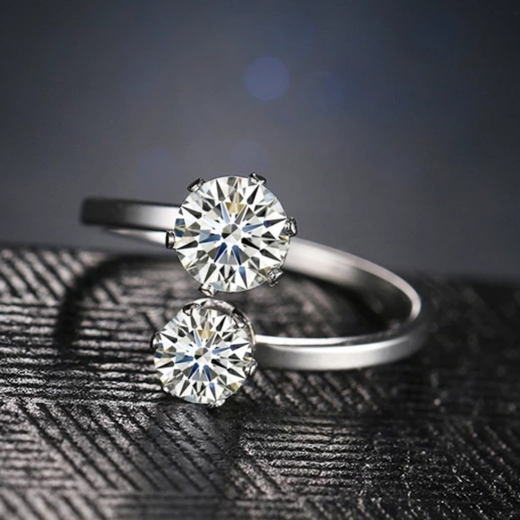 Silver Adjustable Two Stone Zircon Ring unique NWT - Picture 2 of 4